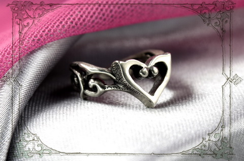 Кольцо готическое сердце Лолиты подарок девушке для призниния