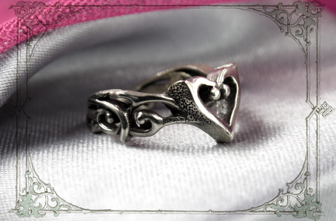 ювелирное кольцо с сердцем подарок девушке