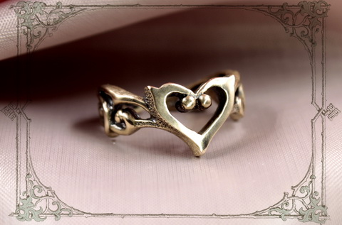 Золотое кольцо сердце Лолиты из бронзы