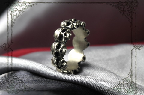 кольцо с черепом женское с символикой 10
