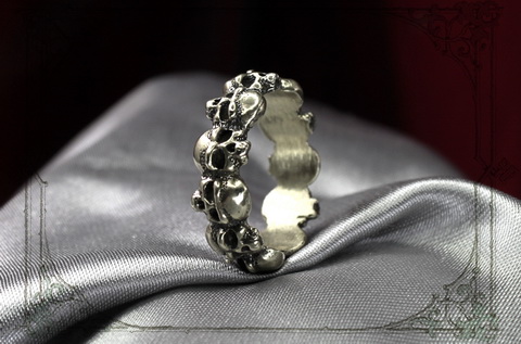 купить кольцо серебро с черепом символ единства