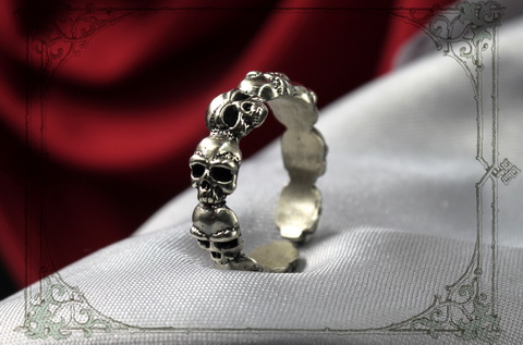 купить кольцо с черепом и символикой числа девять