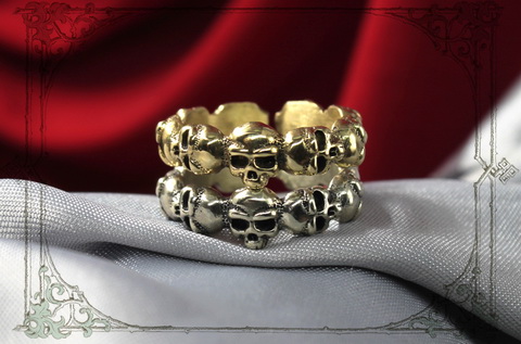 золотое кольцо с черепом с символикой 9