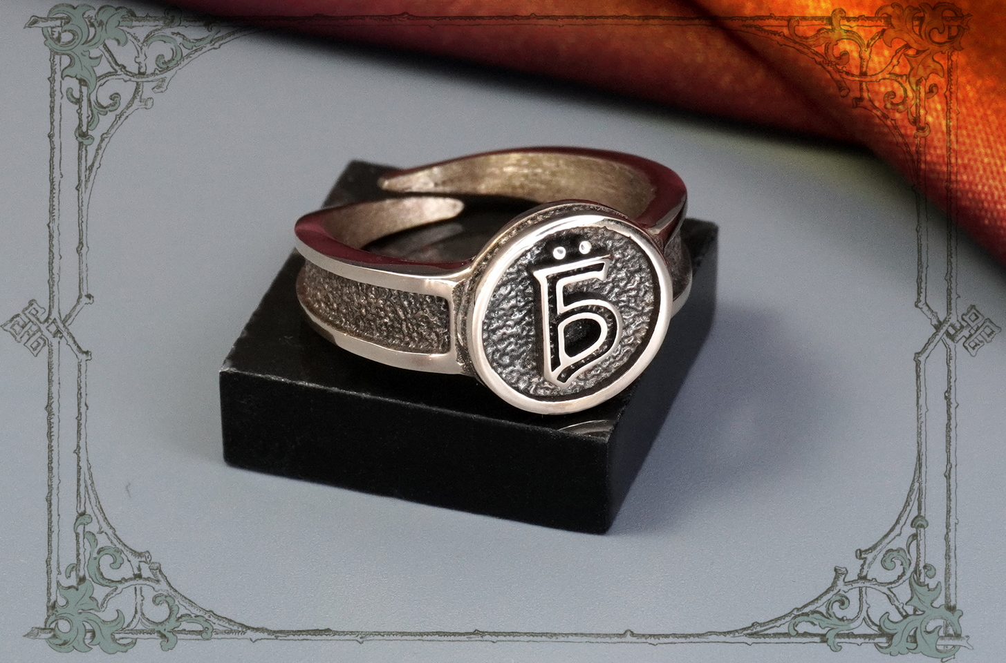 Аморальное украшение для друзей: кольцо с буквой "ЁБ" из золотой бронзы