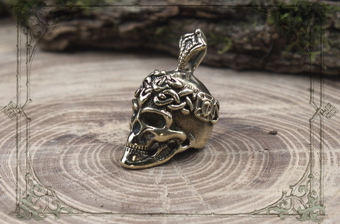 кулон в готическом стиле с черепом из бронзы