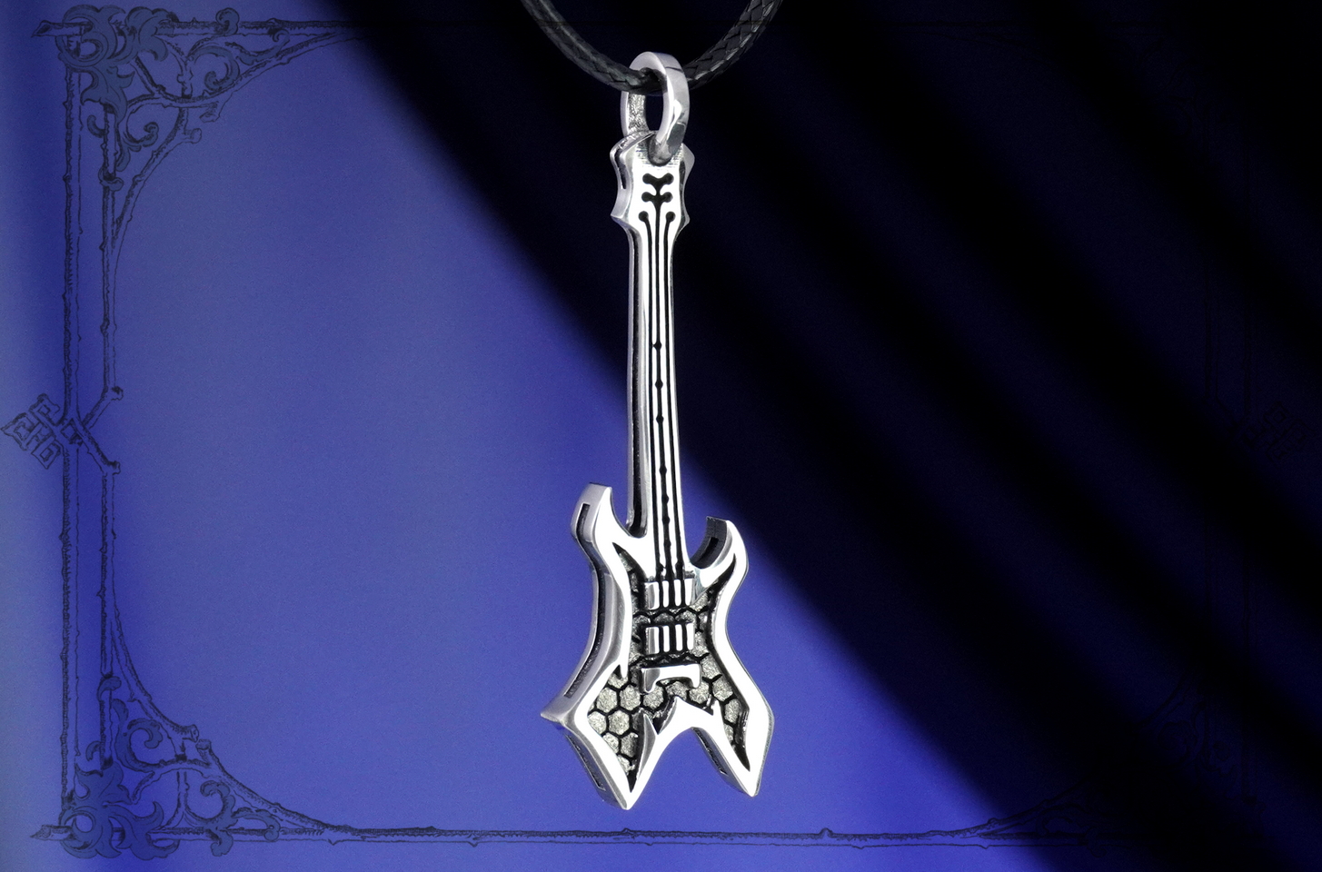 Рок Культура в Украшениях: Подарок Неформалу – Подвеска Гитара Warlock