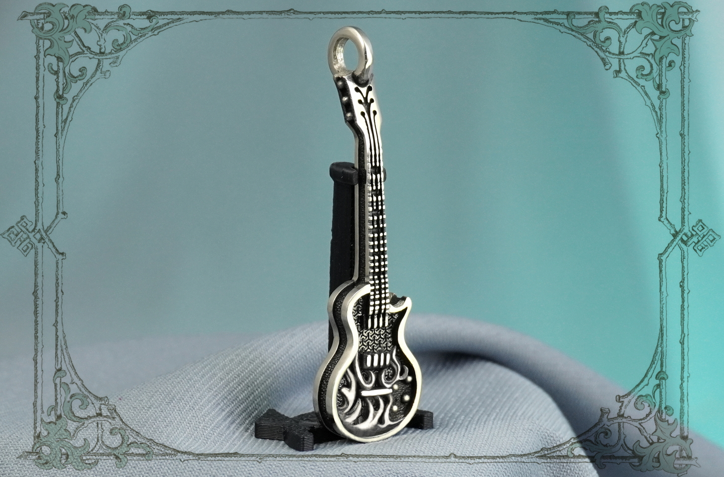 подвеска в виде гитары ювелирный кулон