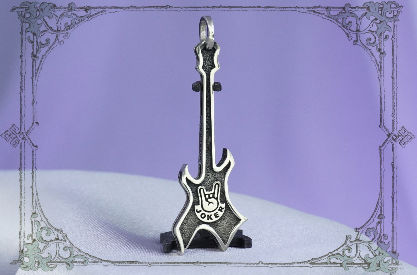 Подвеска Warlock в форме гитары — для тех, кто живёт роком