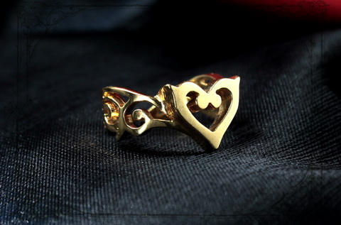 Позолоченое кольцо с сердцем Лолиты