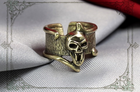 бронзовое кольцо с черепом