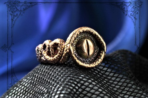 Купить необычное кольцо со змеями с символом богини Минервы ювелирная бижутерия со скидкой 40%Joker-studio