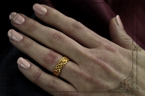 Женское тонкое кольцо с позолотой купить со скидкой за 260 руб.