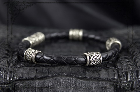 Кожаный браслет с символическими бусинами Сварога и кельтскими узорами