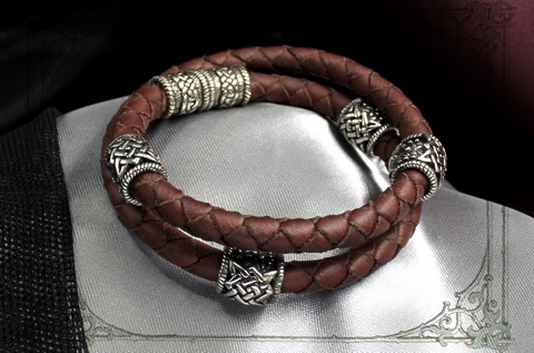 Подарок мужу кожаный браслет со славянскими знаками Сварога символ силы и могущества