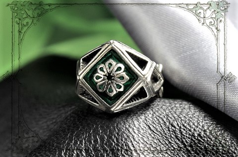 Кольцо с Оберегом Алатырь и зеленой эмалью Мужские ювелирные украшения