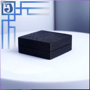 черная ювелирная коробка 35-35-15 мм.