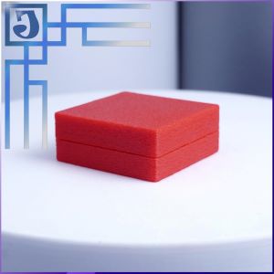 красная ювелирная коробка 35-35-15 мм.