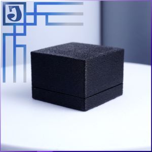 Черная подарочная коробка размером 35x35x26 мм для ювелирных изделий и аксессуаров, элегантный дизайн, компактная упаковка