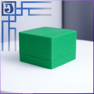 Зеленая подарочная коробка размером 35x35x26 мм для аксессуаров и небольших сувениров, свежий дизайн, универсальная упаковка