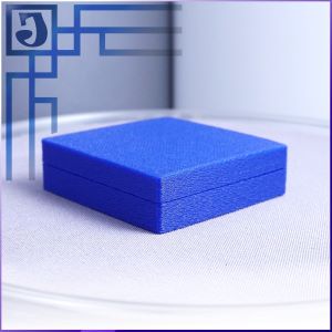 Синяя коробка для украшений, брелоков, значков 50х50х15 мм.