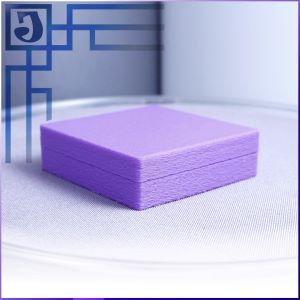 Фиолетовая подарочная коробочка для значков, медалей 50х50х15 мм.